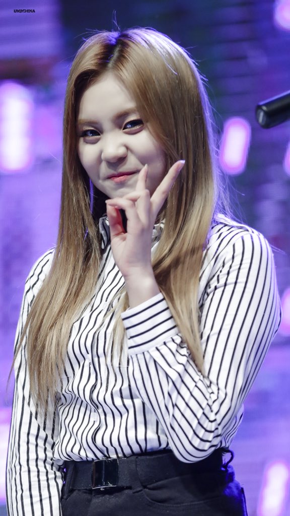 UmjiChina's tweet photo. 엄지
#여자친구 #GFRIEND 
#엄지 #UMJI
@GFRDofficial https://t.co/wQKIXsrXtt