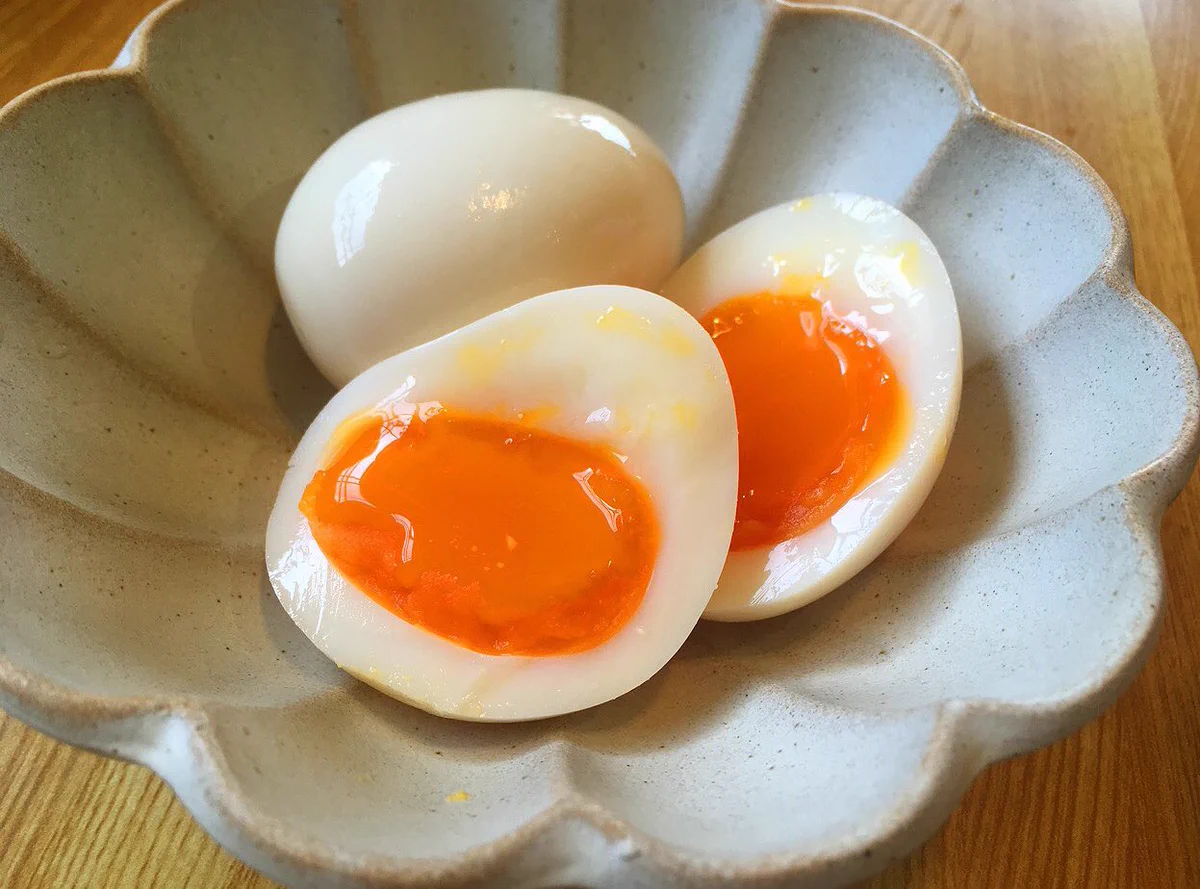 とろとろの黄身が美味しそう！白だしに漬けて作る、白い味玉の作り方！