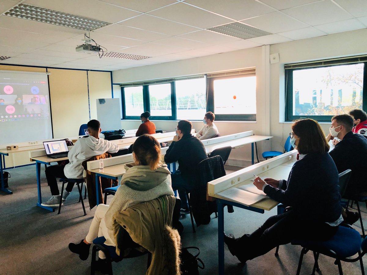 bdesupinfocaen's tweet photo. 💻🧑‍💻Aujourd’hui c’est notre rentrée des classes à @SUPINFO_Caen  !
Nous sommes heureuses d’accueillir nos étudiants avec nos sourires masqués.
Bienvenu à nos étudiants. Que cette année soit belle, brillante et studieuse, remplie de réussites tant personnelle que professionnelle ! https://t.co/4XOAHI3Qet