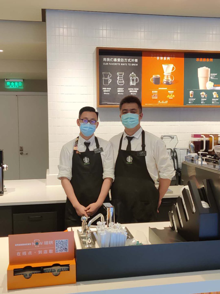 I used to work at Starbucks in Beijing, and when the epidemic first hit, the number of Starbucks customers went straight down to less than 30%.But now, Starbucks still has a normal number of customers. Both the cafe and the guests have become familiar with this state of affairs.