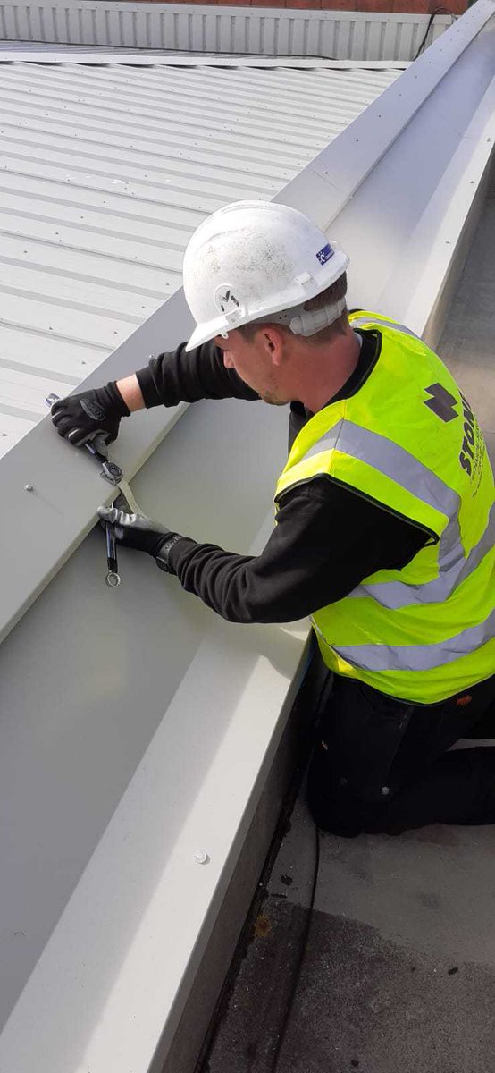 StoneServicesUK's tweet image. Say hello to Mark and Callum! 👋

They are spending time in London linking new metal cladding into an existing Lightning Protection System on a shopping centre!! 

Great work guys!! #STSFamily ⚒️

#lightningprotection #lightningprotectionsystem #london