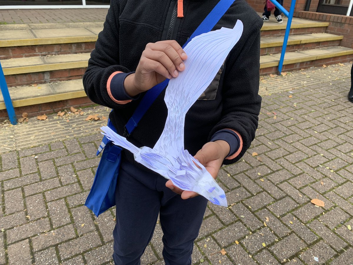 PCSO Ryan has conducted a meet & greet @StJohnSchoolB11 this morning and was shown this lovely Phoenix which made a pupil. He certainly put my art skills to shame. Well done it was fab 👏🏻👏🏻🦅@WayneCarterWMP @NKirkpatrickWMP @SarahBurtonWMP