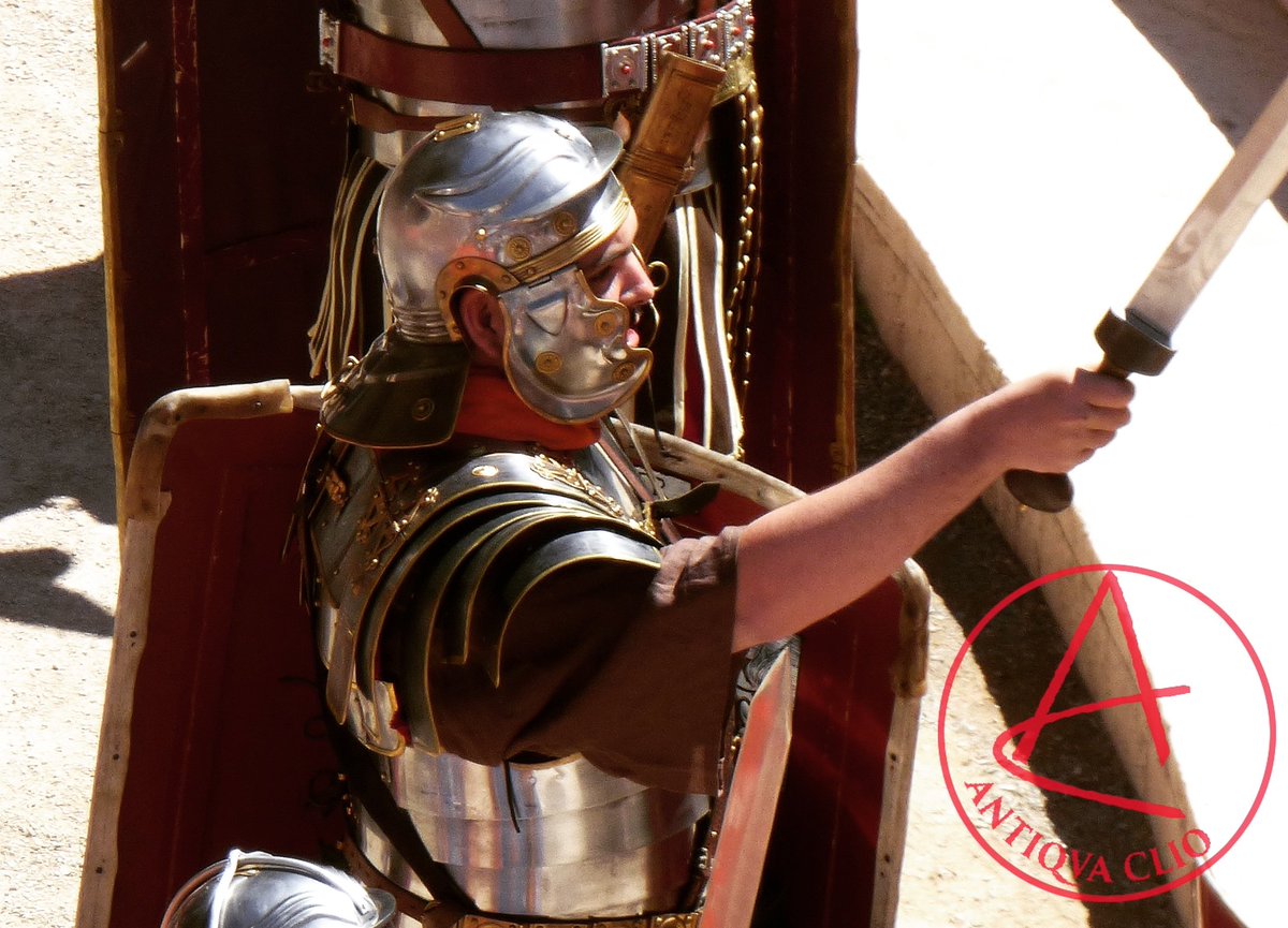 AntiqvaClio's tweet photo. El #Armilustrium era la purificación ritual de las armas del ejército, festividad en la que participaba la ciudadanía llevando las suyas a un lugar homónimo del monte Aventino.
Dedicada a Marte, simbolizaba el fin de las campañas militares anuales. https://t.co/RxA4rpCnOW