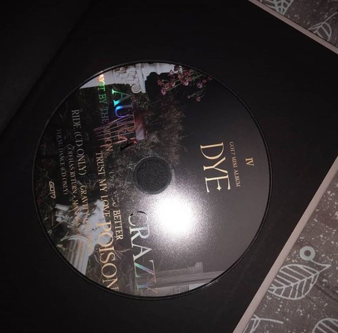 milkuash's tweet photo. Dye Album 😭 photobook + Cd 
Nakuha ta gid man ka😭
#fangirlmode   
💿📀 https://t.co/r8ZZqFedQI