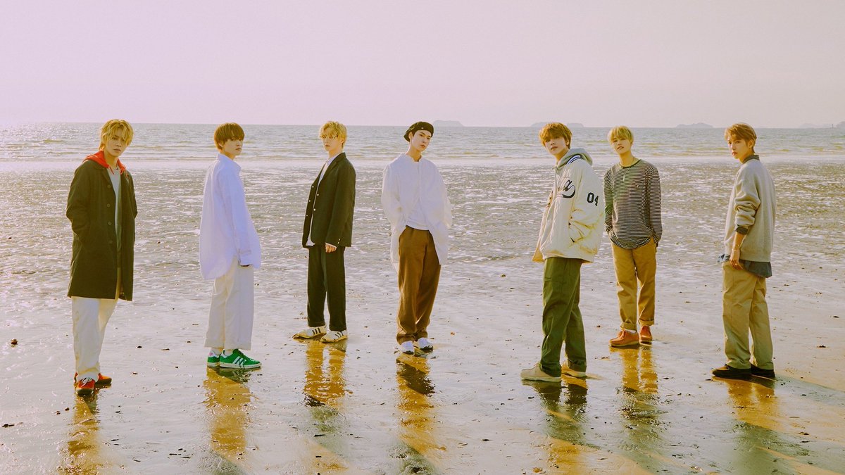 juyonify's tweet image. coming home                     from home
for winter                             for autumn