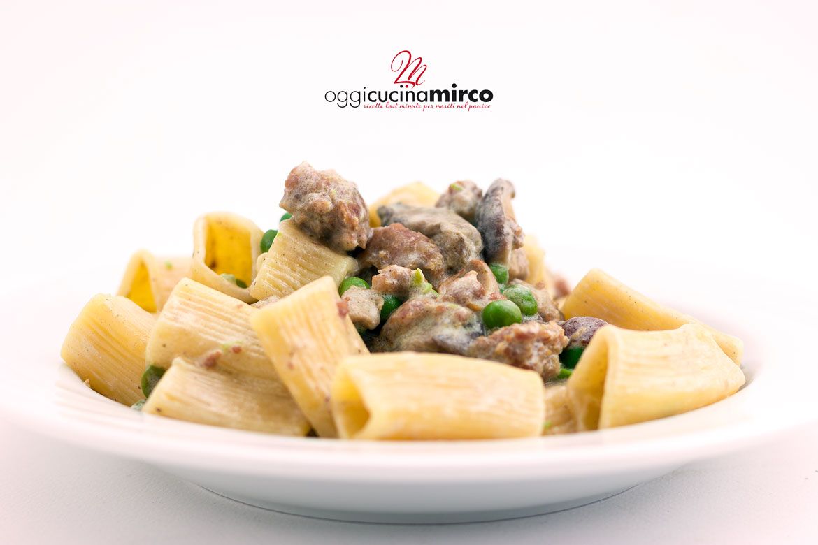 Oggi prepariamo un classico della cucina italiana: pasta alla boscaiola con sasiccia, funghi e piselli, con e senza panna. La ricetta: oggicucinamirco.it/pasta-alla-bos… #oggicucinamirco #boscaiola #ricetta #verrignimood <a href="/verrignimood/">PastaVerrigni</a>