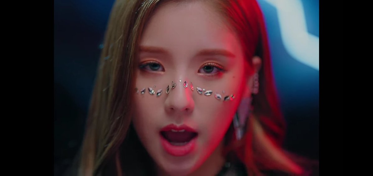 Why not loona. Why not loona. Loona kpop. Why not loona slowed reverb. Why not loona.