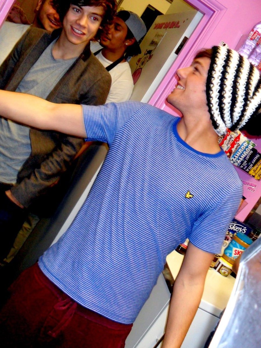 9 years ago Louis and Harry visited Milkshake City and then Louis took Harry for a little dance  — a thread