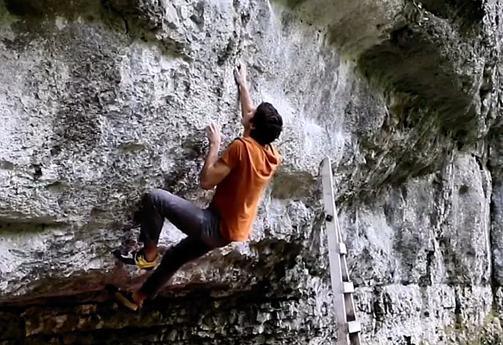 climbermagazine's tweet photo. Billy Ridal is Superman for the day.

@BillyRidal1 has just had an amazing day bouldering in the Peak ticking Superman Sit (Font 8b+) as well as Keen Roof and Fat Lip, both Font 8b! 
Billy talks to Climber about it all here https://t.co/jygX3AZJlG https://t.co/NfCxgoQEAt