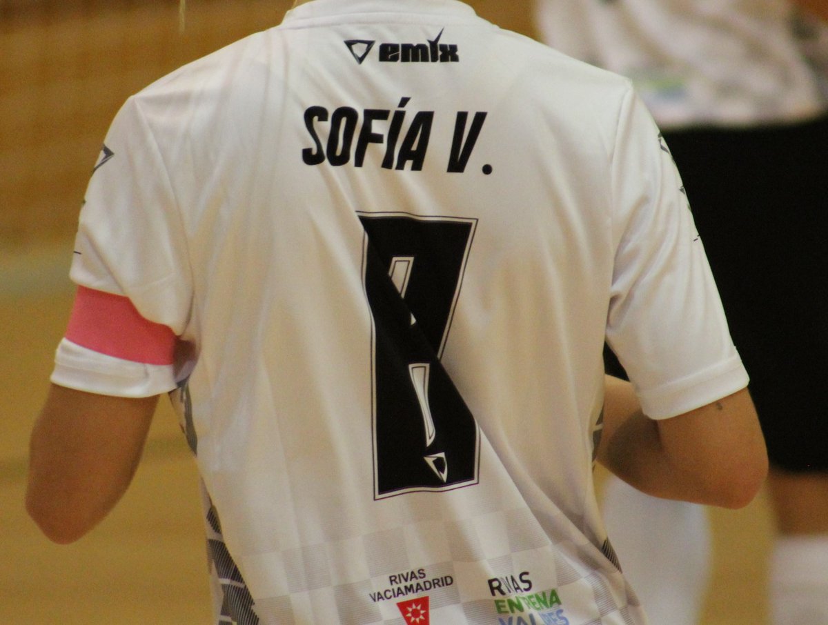 cdrivasfutsal's tweet photo. Hoy el CD Rivas Futsal saca pecho por tod@s aquell@s que sufren cáncer de mamá y que luchan por conseguir derrotar a la enfermedad. 
#DiaMundialdelCancerdeMama
@aeccMadrid
#RivasFutsal #GoRivas #UnidosPorUnaIlusión https://t.co/6a5QPX0Isz