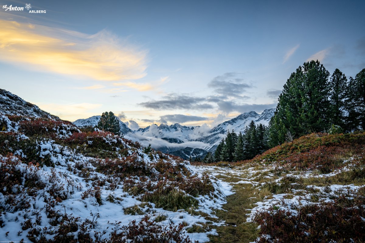StantonReview's tweet photo. A beautiful autumn day in #stantonamarlberg! 🍂 

#arlberg #tirol #austria #österreich #herbst #autumnvibes #schnee #berge #alps #winteriscoming #enjoy https://t.co/cI07sySgvQ