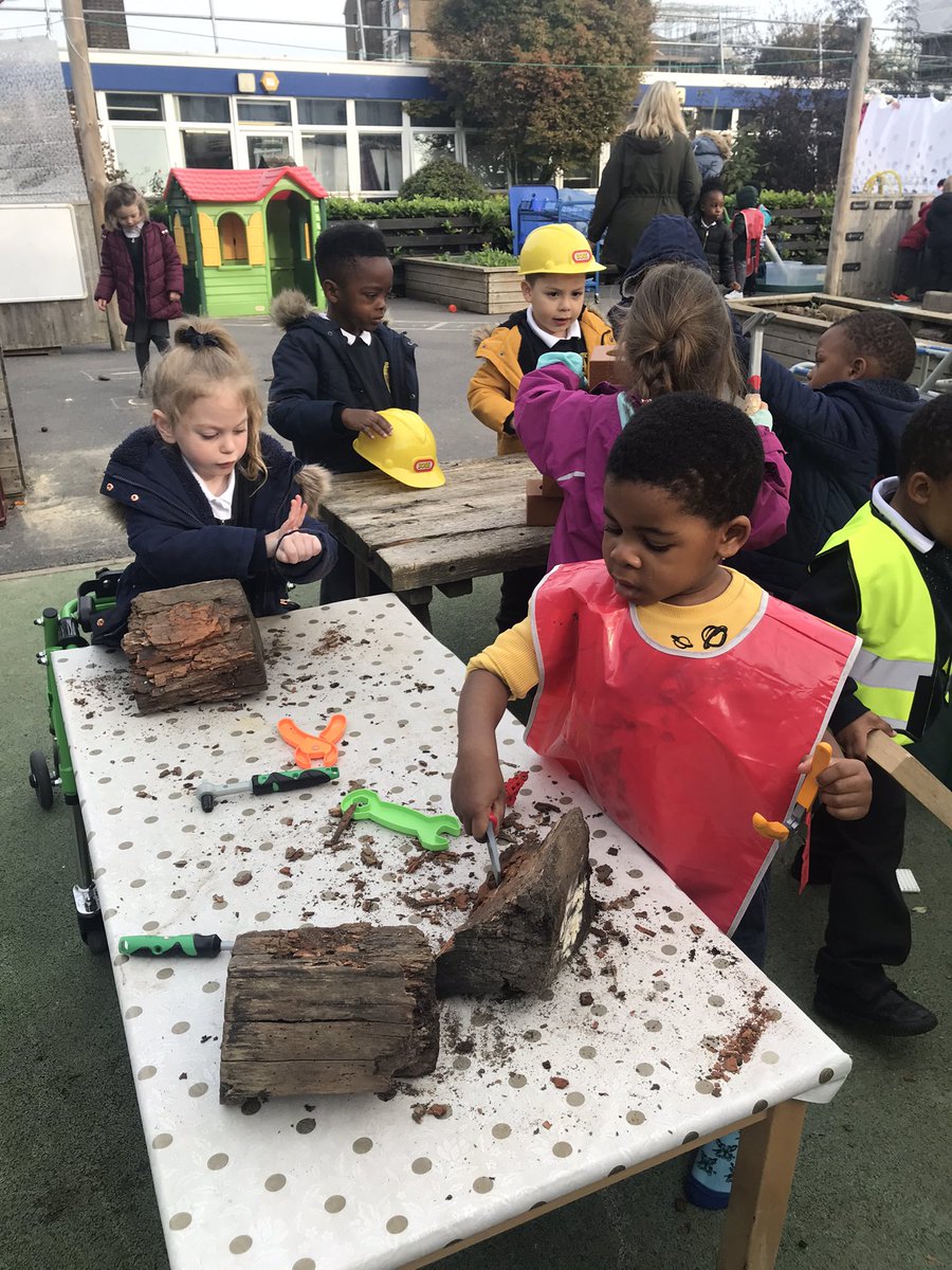 Bob the Builder can we fix it? Bob the Builder, yes we can! Reception are loving our new construction area! <a href="/InspireEYFS/">Miss Lichty</a> @RockliffeEYFS  #eyfs #earlyyears