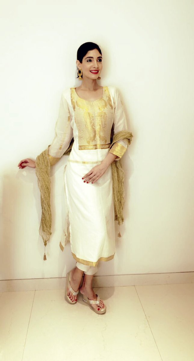 MissGlobe2016's tweet photo. ❤Peace❤Purity❤Prosperity❤
शुभ नवरात्रि
#dimplepatel #themissglobe2016 #missindia #firstindianwinner #beautyqueen #fashionmodel #indianethnicwear #festivemakeuplook #bunhairstyle #photography #bossgirl #shubhnavratri #indianfestival #banarsisuit #peace #purity #prosperity https://t.co/eT9LkIYmbN