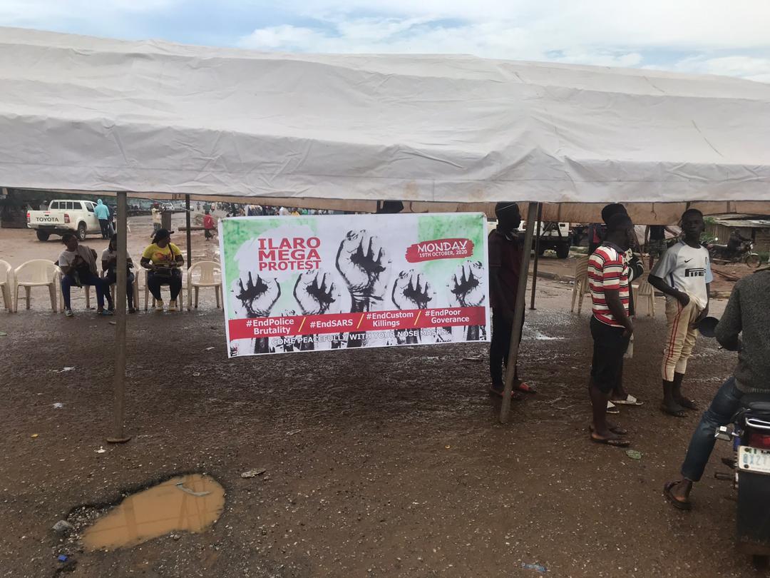 Ilaro_youthDF's tweet photo. Entrance to Ilaro town blocked.. #EndCustomKillings #YewaLiveMatters #EndSARS #EndPoliceBrutality #Reform9jaPolice https://t.co/4Nug9K5iRq
