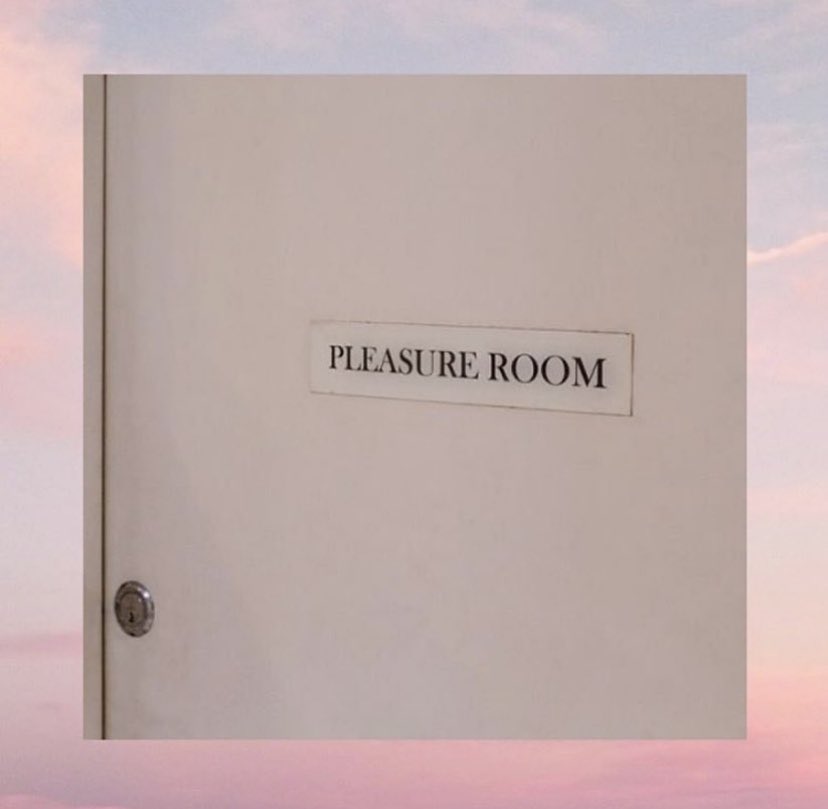 vibetimecom's tweet photo. Babe, where u going?

#selflove #pleasure #pleasureroom #vibrators #adulttoys #selfcare #sexypositivity #love #peace #mondayfeels #monday #selfhelp https://t.co/qHVebk3hak