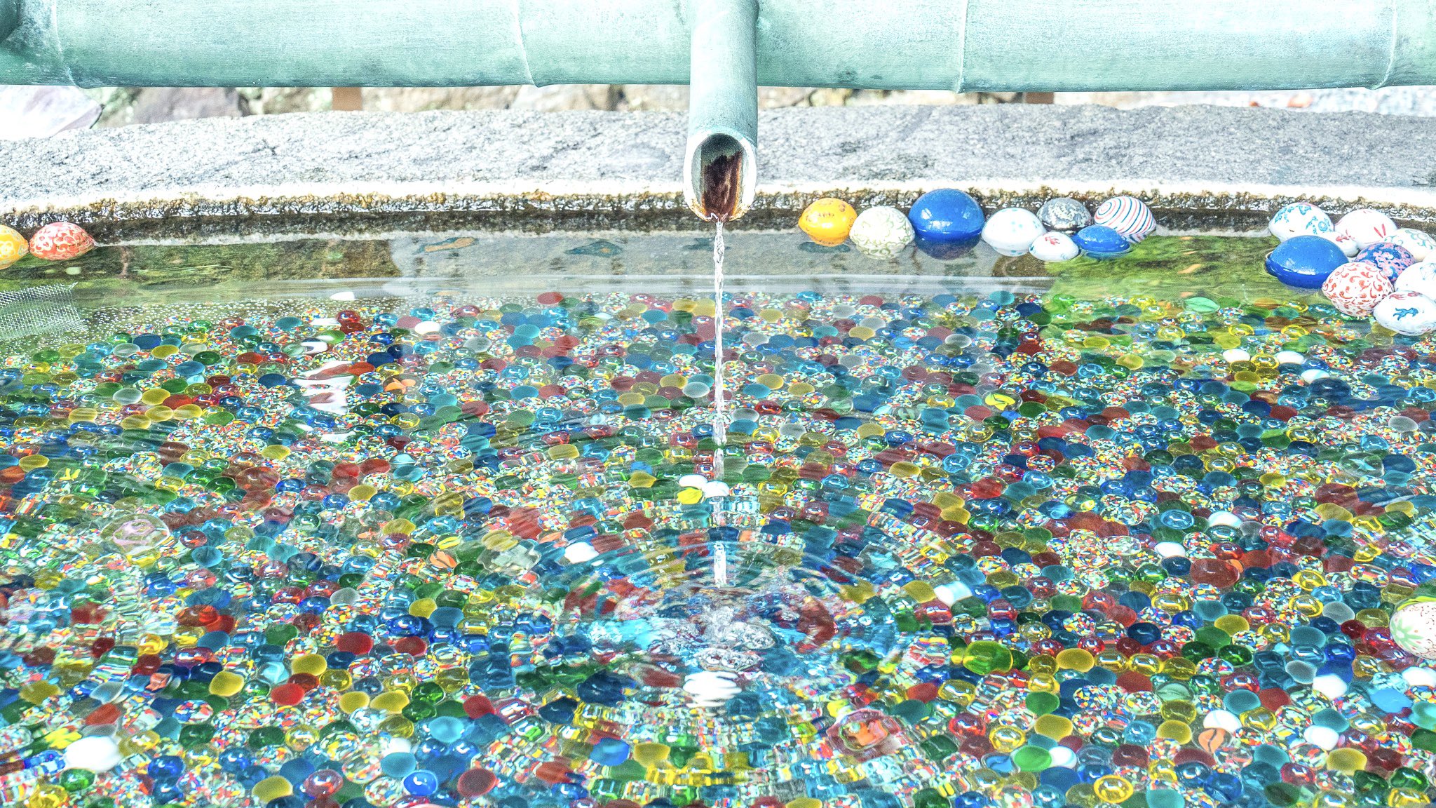 三谷ユカリ 幻想花世界 発売中 ビー玉入り手水の美しさを見て欲しい T Co Iholcvm5qd Twitter