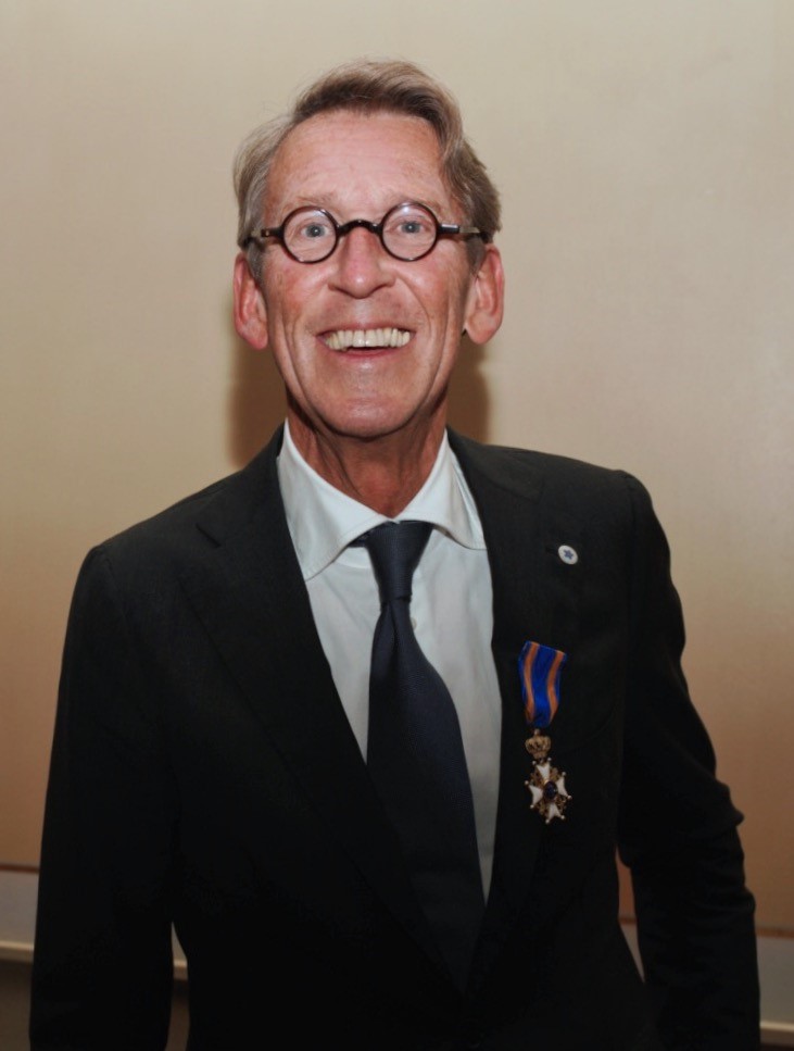 Directeur van @AlzheimerAms Philip Scheltens is benoemd tot Ridder in de Orde van de Nederlandse Leeuw. Een welverdiende bekroning voor ruim 20 jaar toewijding in de strijd tegen de ziekte van Alzheimer. Gefeliciteerd @PhilipAlz, we zijn ontzettend trots! bit.ly/3jhQrJC
