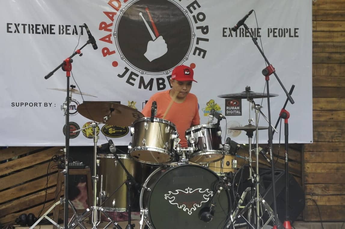Perform di drum competition PARADIDEL PEOPLE JEMBER ..