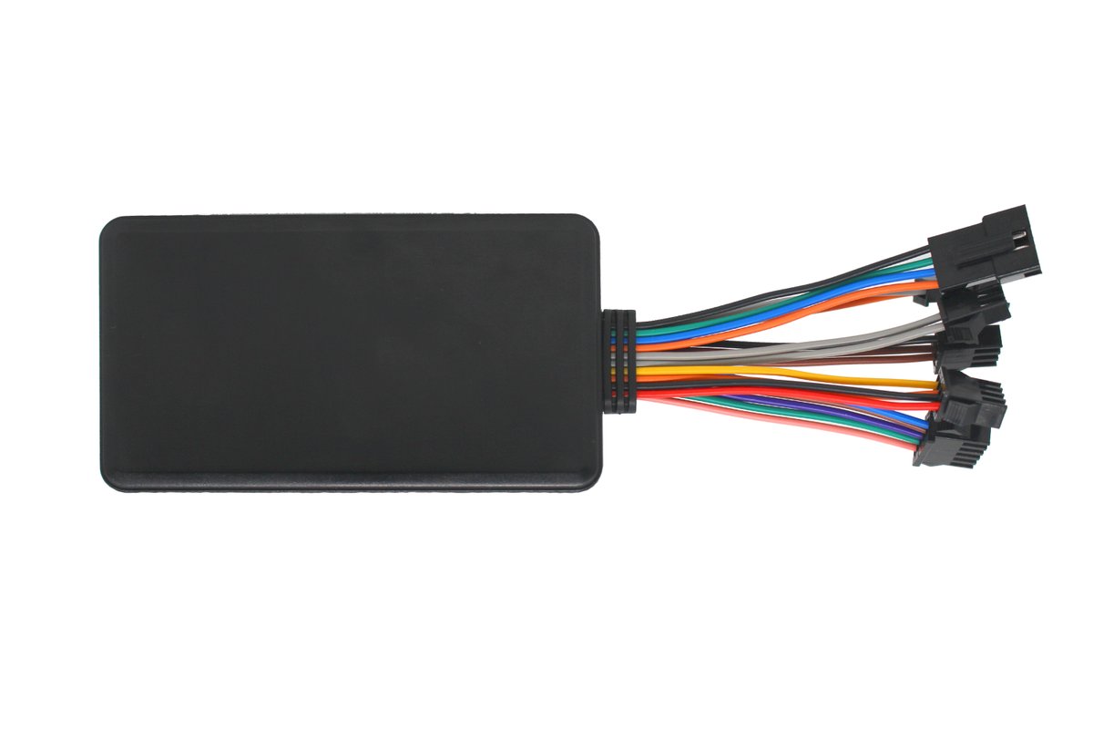 Kingwo10's tweet photo. Kingwo multifunctional #GPS device with high performance, in addition to the basic #tracking functions, the device also allows to connects multiple #SOS, supports fuel and power cut off function, it has more interfaces to support camera, #fuel sensors etc both for #cars https://t.co/oN1qofSRFA