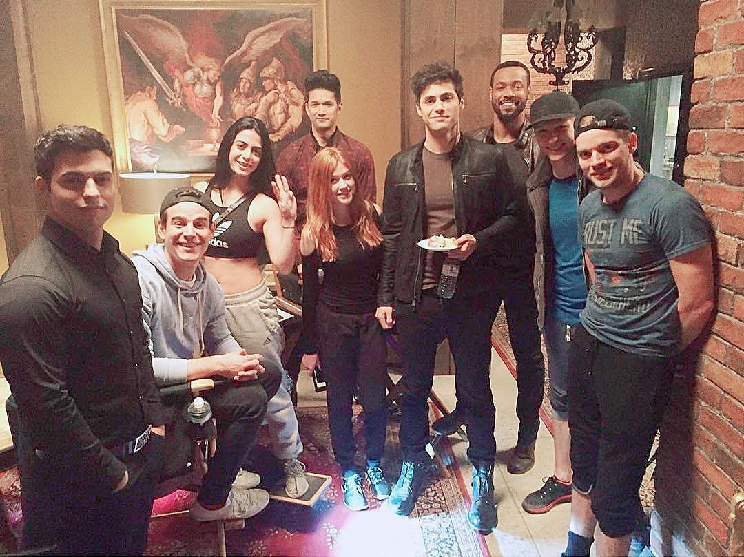 AlecShadow__'s tweet photo. @ShadowhunterJHS #Raphael #Simon #Izzy #Magnus @HerRuneCreation  #Luke https://t.co/v22JThDwsT