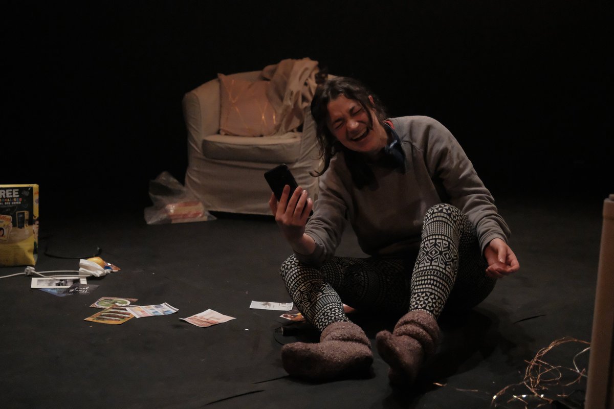 Missed yesterday's live stream of #AllByMyself as part of <a href="/ApplecartArts/">Applecart Arts</a> #DazedNewWorld Festival? Don't worry!! @Charlie_Blands' brilliant performance streams again October 20 &amp; 23.

Book Now: applecartarts.com/in_the_theatre…

Photo credit <a href="/WillAlder/">Will Alder</a>.