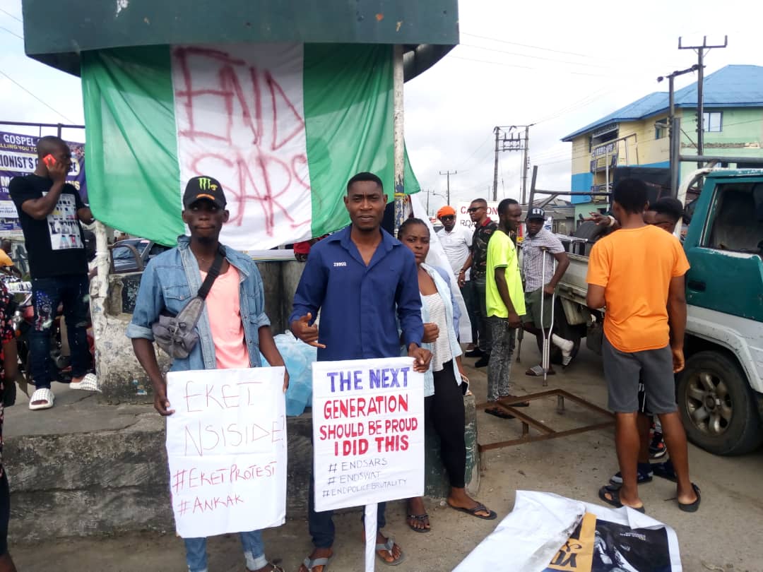 #EndSARS protest ongoing in eket right now
#EketProtest #EndPoliceBrutalityinNigera #EndBadGoveranceInNigeria