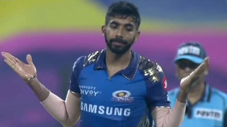 ..and was taken for plenty in the 1st game, looked better in the next until  @patcummins30 took a toll of Bumrah. People started worrying, twitter/analyst everyone just taught Bumrah has been found out, he is over. But the movie wasn't over yet. His form gradually improved..
