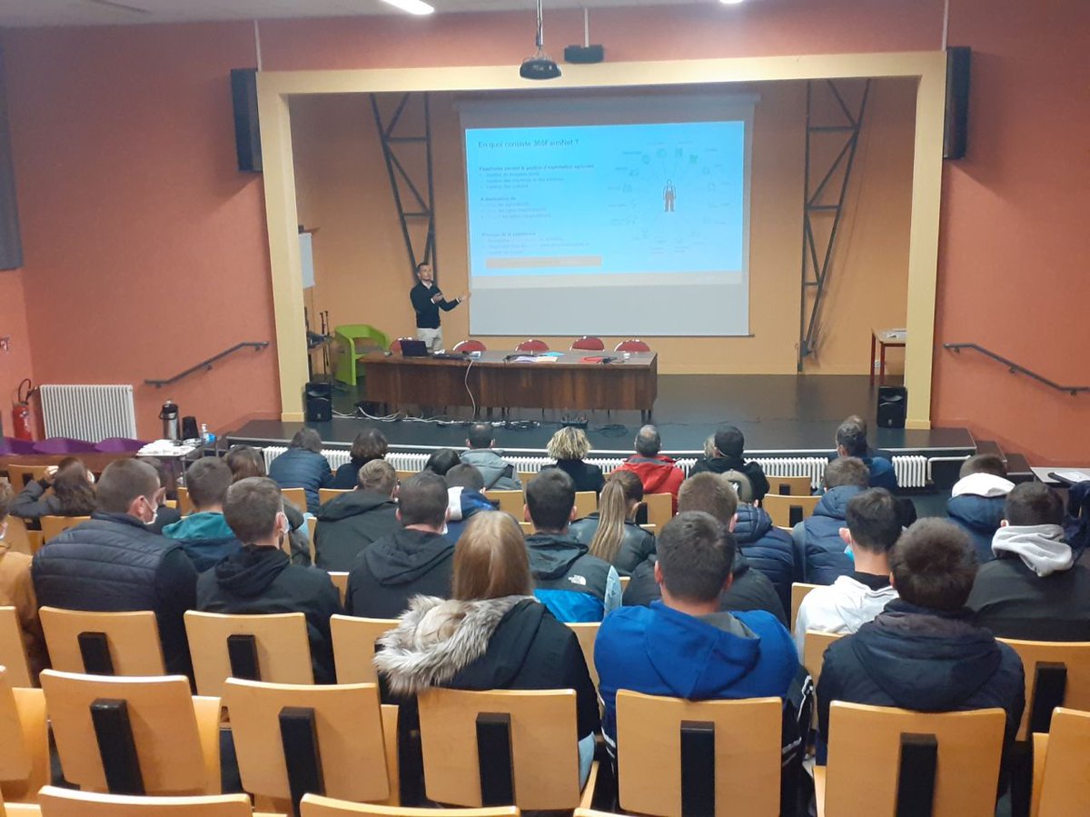 Eric365FN's tweet photo. Semaine dernière, nous étions dans 3 établissements agricoles pour parler Numérisation de l'Agriculture avec les enseignants, maîtres de stages et élèves :
👨‍🏫@BaptistePaudoie à EPLEFPA de Suscinio
👩‍🏫@Lydiaguerin au CFPPA de Mirande
👨‍🏫@EricGME à @LegtpaFRabelais
 #CeuxQuiFeront https://t.co/8aEPmGOdbK
