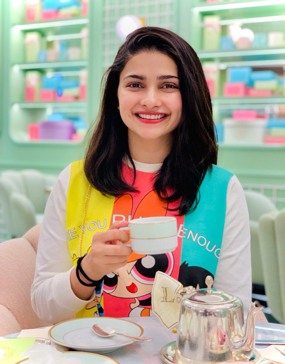 ItsPrachiDesai's tweet photo. Coffee is always the answer ☕️🧁🌵🎀 https://t.co/xbqZikHo75