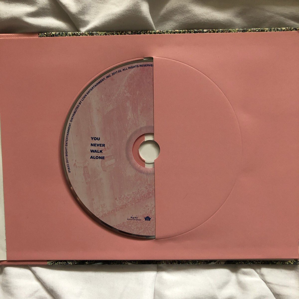 ralucbb's tweet photo. Selling BTS ALBUM You Never Walk Alone (YNWA) Pink Version 

- bonus photocard
- worldwide shipping 
- 15€ + postage 
- dm if interested! https://t.co/j2dhT2x5Id
