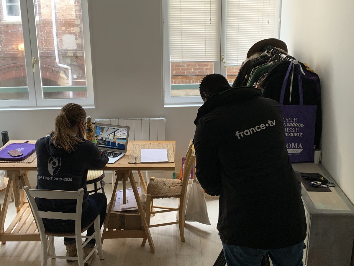 AlainGoudey's tweet photo. Merci à @F3bnormandie de venir tourner un sujet sur le #CampusVirtuel persistant de @NEOMAbs ! Interview de Jeanne Dayot, étudiante au #PGE, qui suit son cours de chez elle... dans le campus virtuel ! Merci @jov_ony pour l’interview #prof ! #innovation #FutureOfEducation https://t.co/MB5zZAGxXj