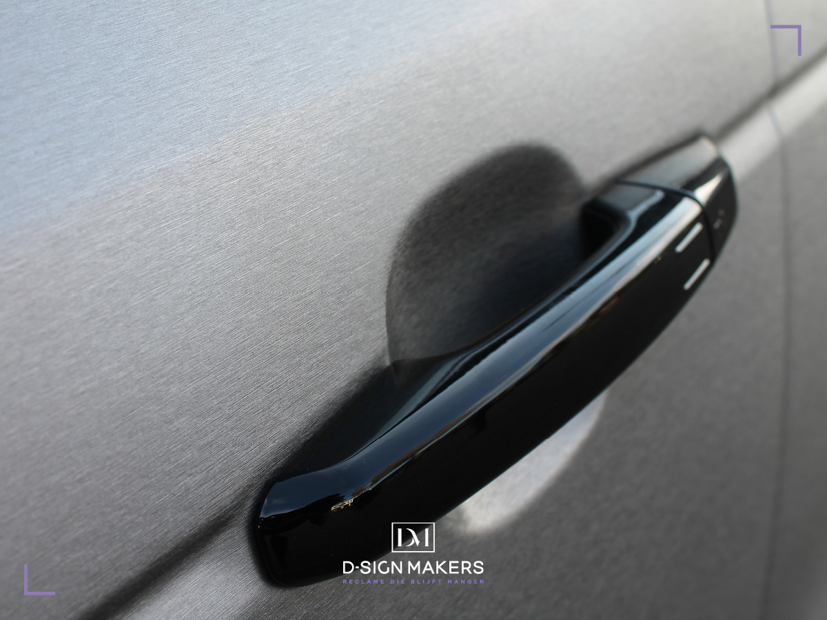 EINDRESULTAAT

Exclusieve carwrap met <a href="/AveryDennison/">Avery Dennison</a> brushed Titanium op deze Range Rover Sport. In combinatie met de zwarte details een erg mooi contrast.

#carwrap #averydennison #brushed
