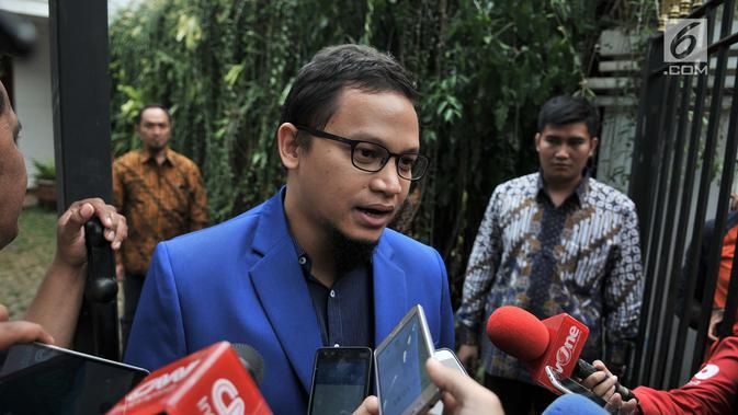 Kerabat Hanafi Rais: Sudah Bisa Baca Buku dan Berzikir https://t.co/4zz9QL8uFm
Cari berita lain? Klik di sini https://t.co/etgqSfoIwQ https://t.co/SPw9IhX5mA