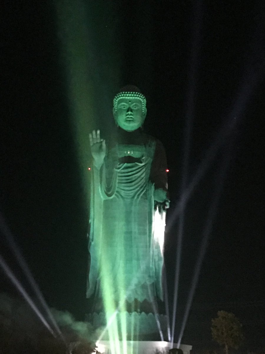 コンマス二人が一つの椅子に座る 銀河を旅したカバンの中 思わず なぜ保存してたし と突っ込みたくなる なんでそんな画像持ってんだ選手権 Togetter