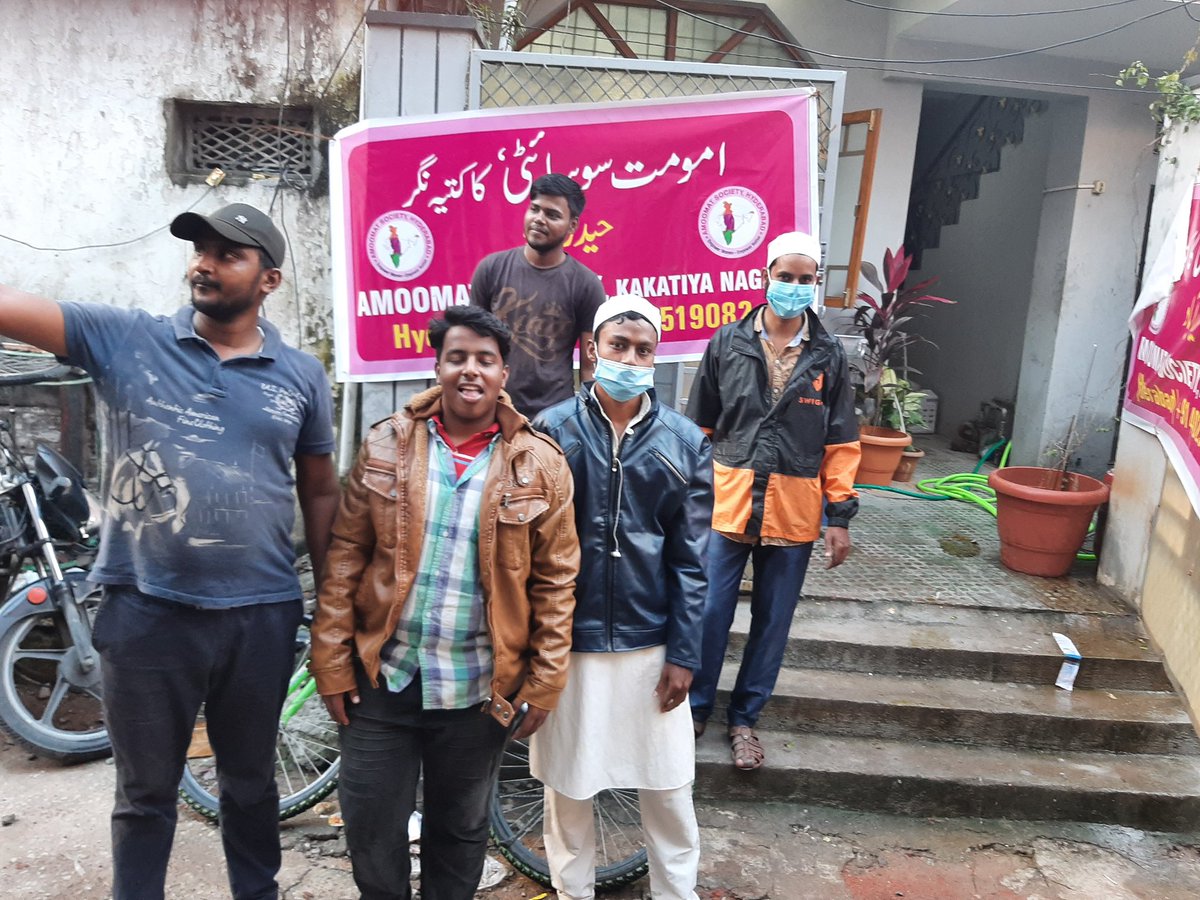 kparveen2005's tweet photo. Alhamdulillah, #AmoomatSociety has emerged as a powerful women NGO in Hyderabad. volenteers from different places are collecting food , cloths, milk,bread,sanitary napkins from here to distribute in various rain affected areas #ReliefWorkHyderabad
#HyderabadRains
#khalida_parveen https://t.co/5uIfpSWMSn