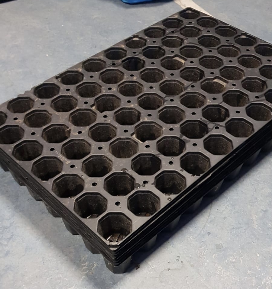 SolarSedum's tweet photo. Wie geeft onze oude Big Bags en opkweekbakjes een tweede leven?

Wij zijn opzoek naar bedrijven/scholen/consumentendie van onze oude Big Bags en opkweekbakjes iets moois kunnen maken.

Heeft u een idee voor een tweede leven? Neem dan contact op met Sem via sem@solarsedum.nl! https://t.co/fDkp7nNrl0