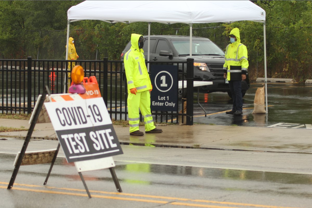 CityofEvanston's tweet image. The City is partnering with @IDPH to host a temporary COVID-19 testing site in the ETHS parking lot on October 26 and 27 from 11 a.m. to 3 p.m. Both drive-through and walk-up testing will be available to all Evanston residents, regardless of symptoms. ow.ly/jhuX50BSBP6