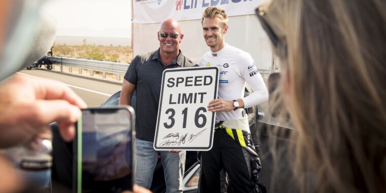 #SSC takes #Bugattiβs crown with a new #316mph production car speed record #ArsTechnica https://t.co/gul33odYDP @drgitlin https://t.co/r5lT1J2DZr
