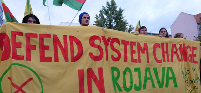 ReteKurdistan's tweet photo. Crisi climatica e capitalismo: prospettive sull’#ecologia dal Kurdistan
https://t.co/wZclTUYTrD
#greenrojava https://t.co/XnQdYPhDnJ