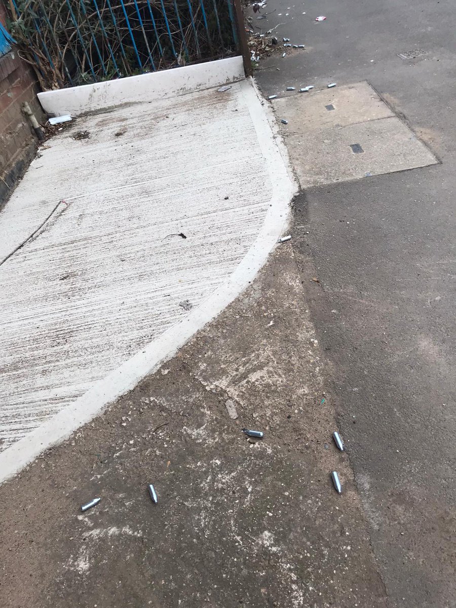 Litterwatch1's tweet photo. Quick 2 minute litter pick #Middlemore Road #Smethwick 160 canisters removed @SercoESUK @sandwellcouncil https://t.co/9SlOU5aAbw