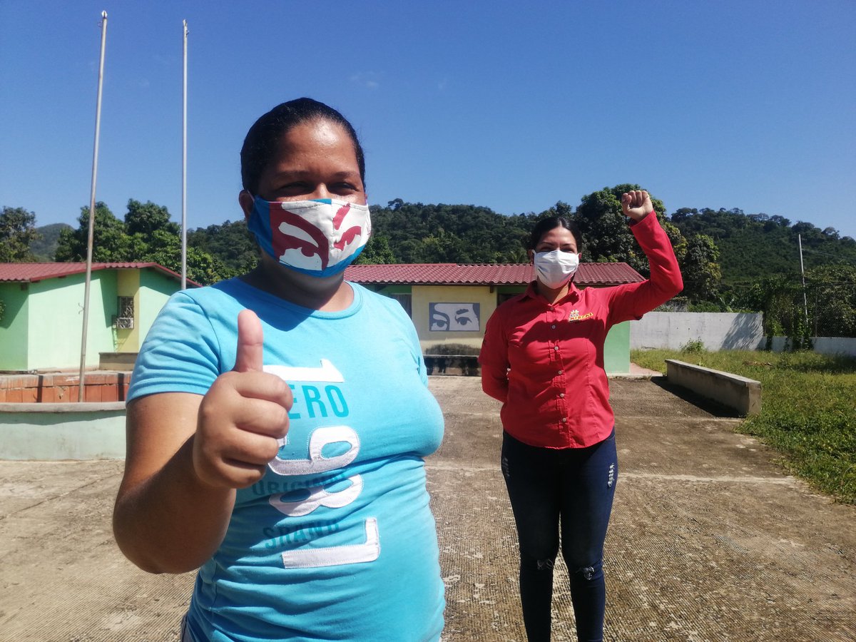 AmorPorAnzoateg's tweet photo. Gracias a las políticas promovidas por el Presidente @NicolasMaduro través del @MinAlimenVen y   @MercalAnzoateg_ 3.771 familias pertenecientes a la Base de Misiones "Rosa Inés" del sector  Vidoño en el municipio Simón Bolívar recibieron combos proteicos
.
#7Más7FórmulaPerfecta https://t.co/HUre4vrHlm