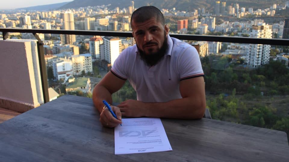 🚨Georgian Lightweight Rauli Tutarauli (25-5) just signed the contract with #ACA !
"I had a negotiations with UFC over a months and they asked me to move in US and fight in somewhere, but it wasn't possible because of COVID-19. then I signed with ACA."
#UFC #MMA #RauliTutarauli https://t.co/ymS09vcxVC