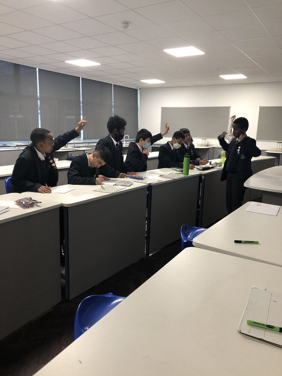 TheHurlinghamAc's tweet photo. Itโs Monday so for us that means after school clubs for KS3... on offer today we have fencing, origami, Japanese culture club and yoga just to name a few! #over30differentclubs #welovemondays #enrichment #clubs #beststarttotheweek https://t.co/8vXkCKF5ci