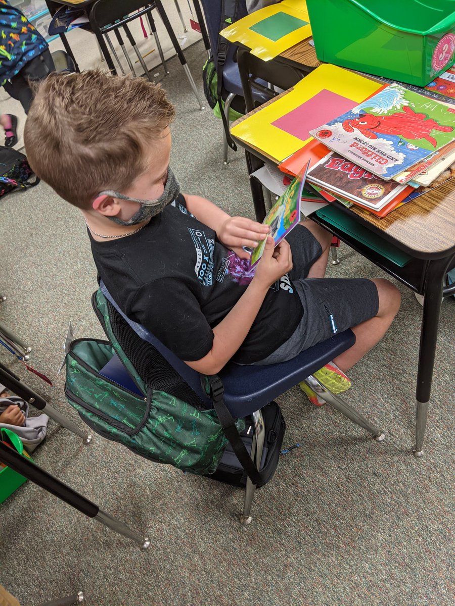 Good readers make a plan for their reading. These first graders are all ready to go for independent reading time <a href="/FSESFriendship/">Friendship Elementary</a> #Proud2bFSES