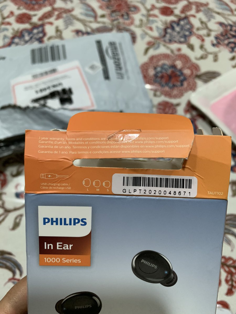 AnushkaBG's tweet photo. @amazonIN Really did not expect such reckless, irresponsible behavior on your part - I paid for the product, not the packaging (that too tattered packaging). Rectify this immediately. https://t.co/wWpi5zqkaz