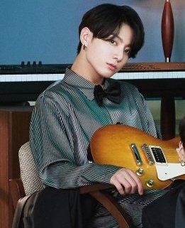 Y00NGIMYANGEL's tweet photo. SE IMAGINAN A JUNGKOOK HACIENDO LA PISTA DE ALGUNA CANCIÓN CON LA GUITARRA????

@BTS_twt https://t.co/3LFKXtlDqO