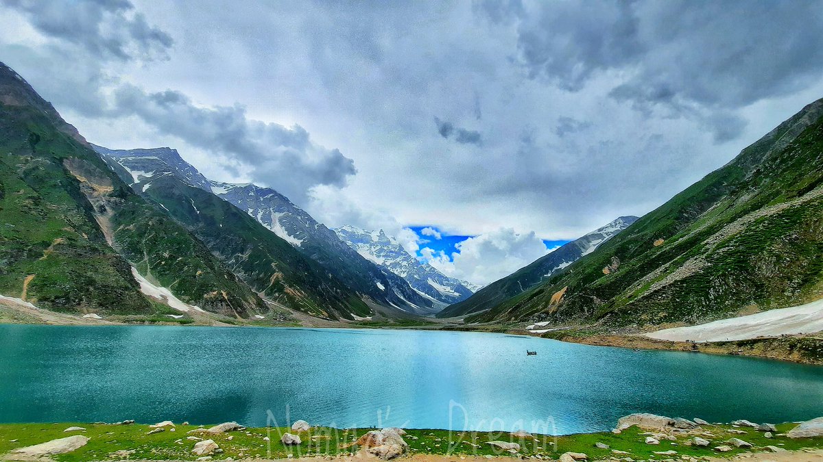 nomadsdreamz's tweet photo. کبھی وقت ملے تو آجاؤ
ہم جھیل کنارے مل بیٹھیں
تم اپنے سکھ کی بات کرو
ہم اپنے دکھ کی بات کریں
ہم چاہت کی جاگیر کریں
کبی وقت ملے تو آ جاؤ
ہم جھیل کنارے مل بیٹھیں

#naturephotography #pakistan🇵🇰
#northpakistan
#mountainscape
#landscapephotography
#tourismpakistan https://t.co/NwSS7CE12g