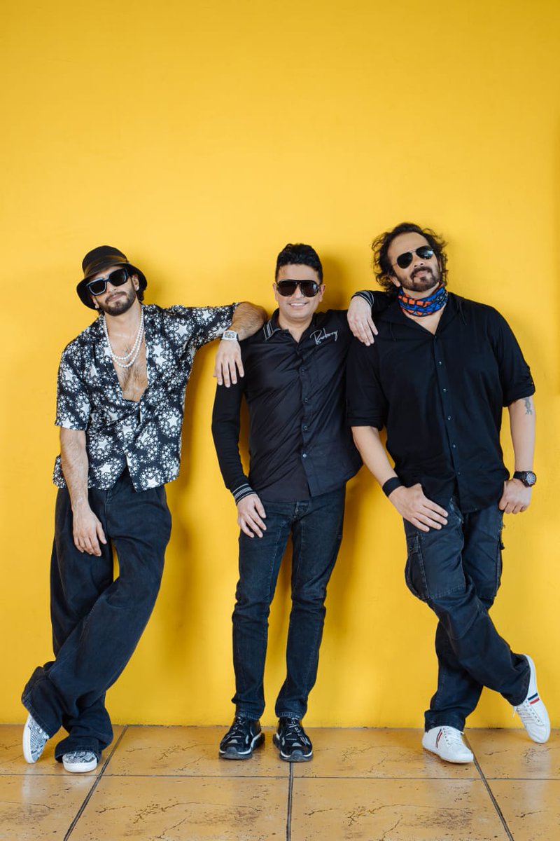 FILMYBOY__'s tweet photo. RANVEER SINGH AND ROHIT SHETTY TEAM UP ONCE AGAIN 🔥 

 FILM TITLED #Cirkus

STARRING @RanveerOfficial
@hegdepooja @Asli_Jacqueline @varunsharma90

PRODUCED AND DIRECTED BY #RohitShetty

#BhushanKumar AND @RelianceEnt  PRESENT. https://t.co/vGUQXWPAzc
