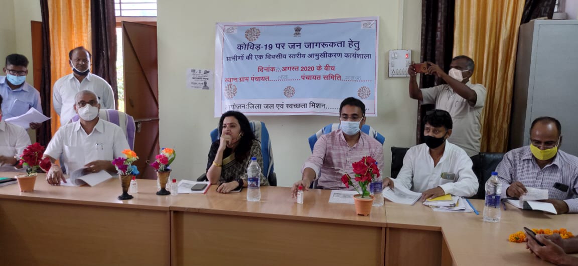 संभा०आयु०<a href="/drarushimalik/">Dr.Arushi Malik IAS</a> द्वारा #टोंक जिले,पंचायत समिति मालपुरा के ग्रा.पं.#लावा में हुई बैठक #जनसुनवाई,ग्रामीणों ने समस्याओ को महो० के समक्ष प्रस्तुत किया,महो० ने स्थानीय प्रशासन को समस्याओ का निस्तारण कर अवगत कराने के दिए निर्देश
<a href="/RajGovOfficial/">Government of Rajasthan</a>
<a href="/RajCMO/">CMO Rajasthan</a>
<a href="/PIBJaipur/">PIB in Rajasthan</a>
<a href="/DIPRRajasthan/">सूचना एवं जनसम्पर्क विभाग, राजस्थान सरकार</a>