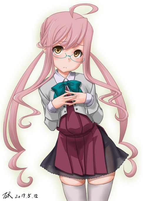 巻雲。不器用な頑張り屋さん
大好きな夕雲姉さんに追い付きたい一心で不器用ながらも頑張る艦娘。
どうにも不器用で子供っぽく、とても2番艦とは思えないと言われてしまいそうだが、本人は一生懸命頑張っているので応援したくなる。やっぱお役立ちだし、可愛らしいし、眼鏡だしネ!😆 